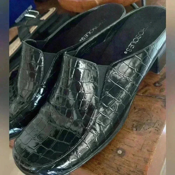 Aerosoles Womens Black Patent Slip On Mule Clogs 10 excellent condition - Picture 15 of 16